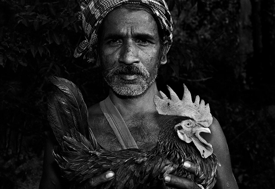09_indian.man.portrait.tribal.cockfight.bastar.jpg